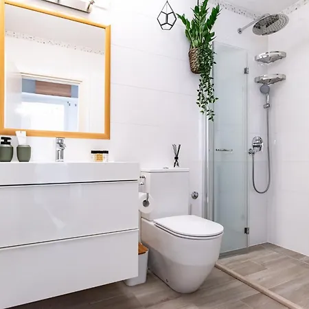 Apartment The Base - Bright 2br, Near Old Town, Walk To *